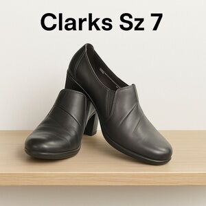 Clarks Partridge Women’s Pleated Leather Slip On Shoes Black Loafers 89487 Sz 7